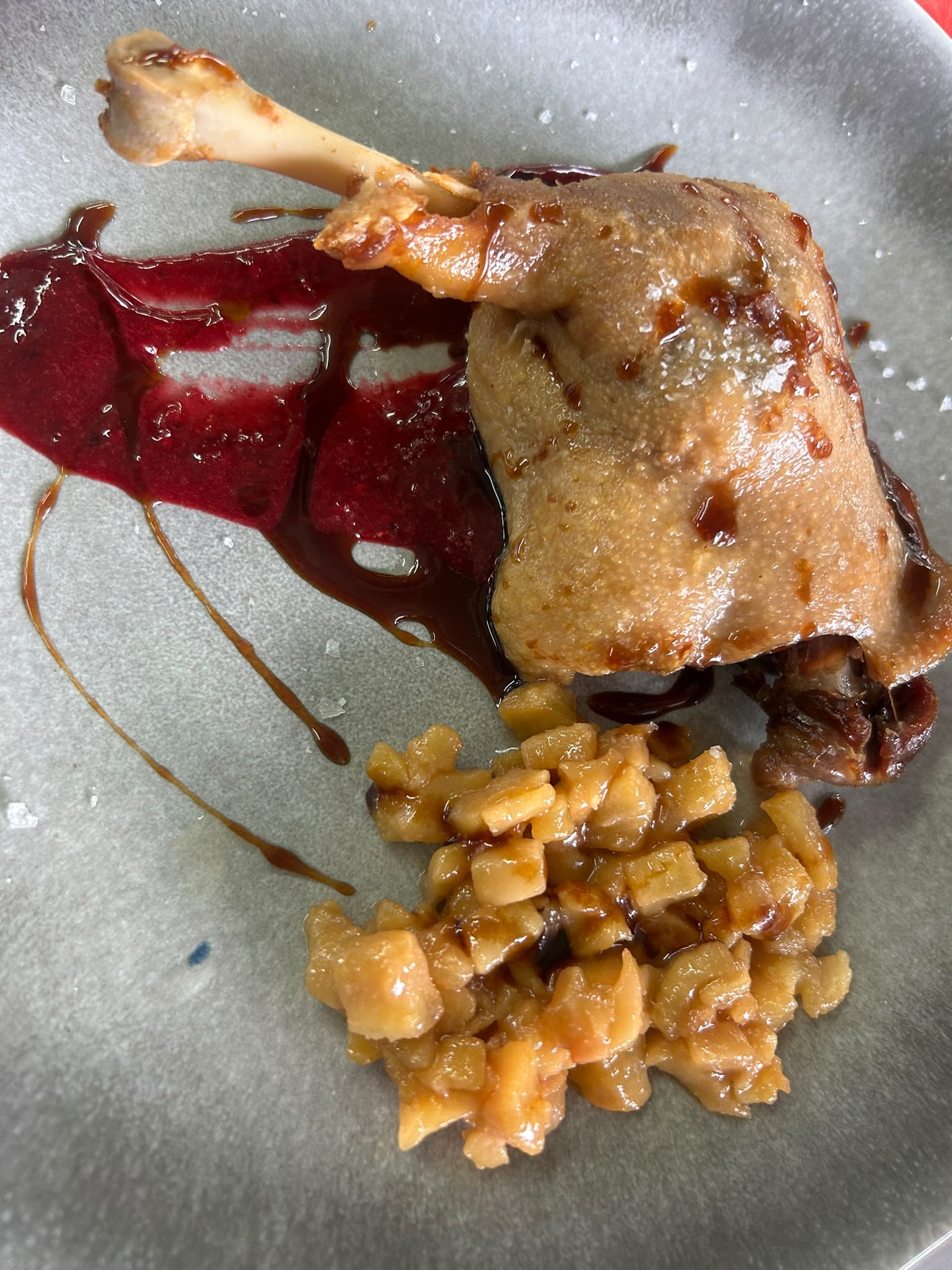 Pebrots del piquillo farcits d'ànec amb poma i canyella a Can Flautes