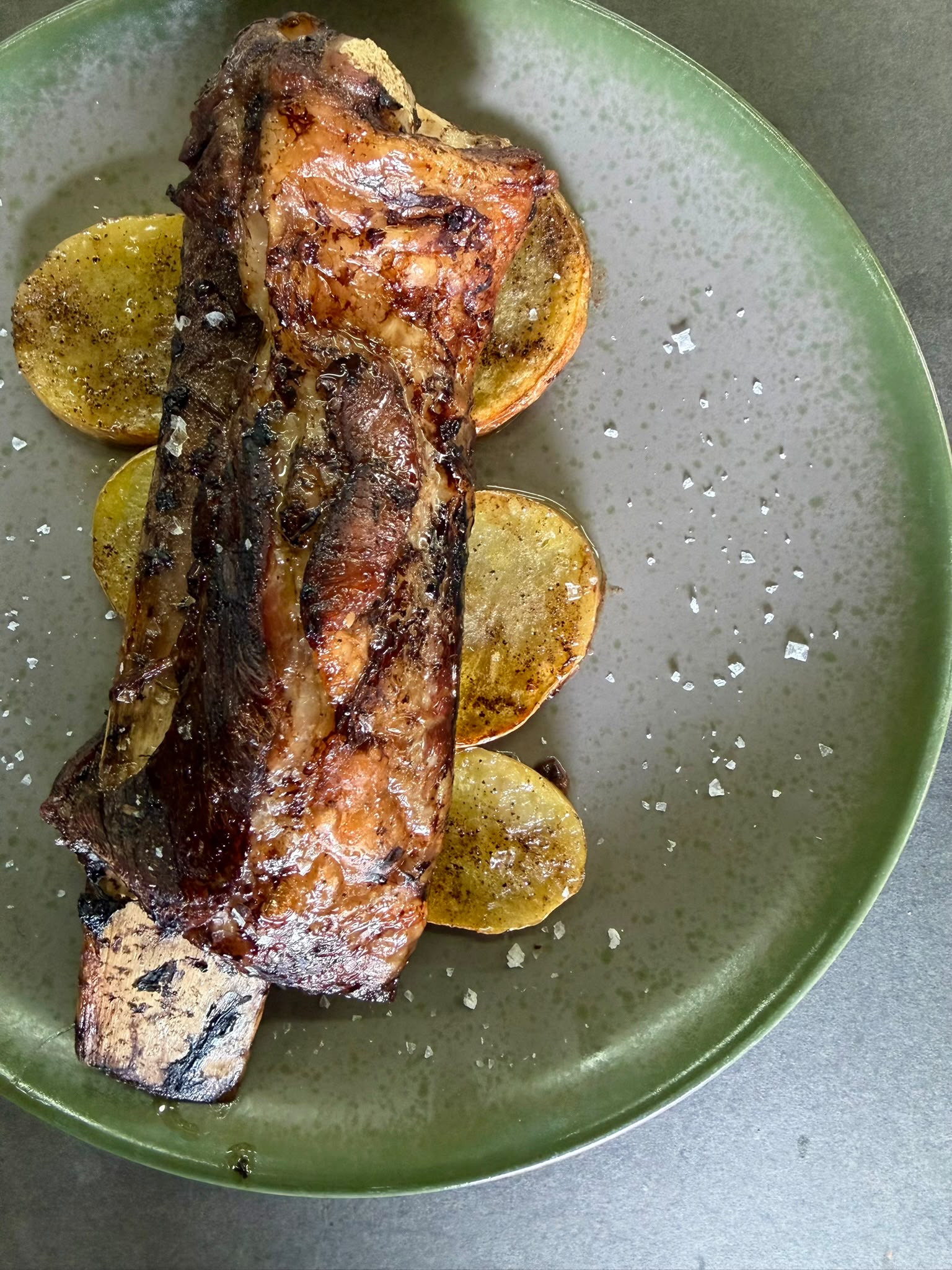 Costella de vedella cuita a baixa temperatura al restaurant Can Flautes