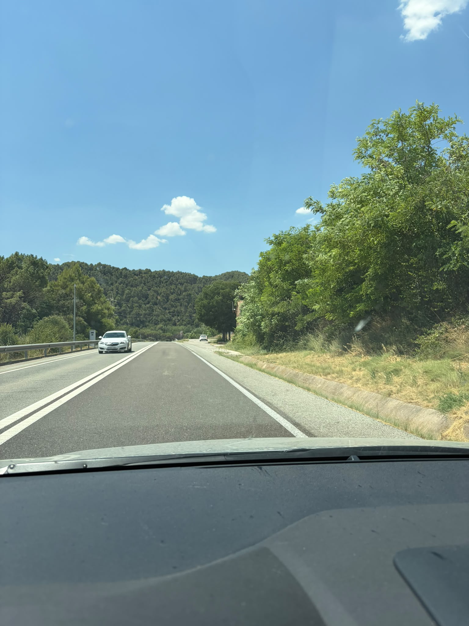 Pas 3 ruta Can Flautes: trencall a la dreta just després del stop