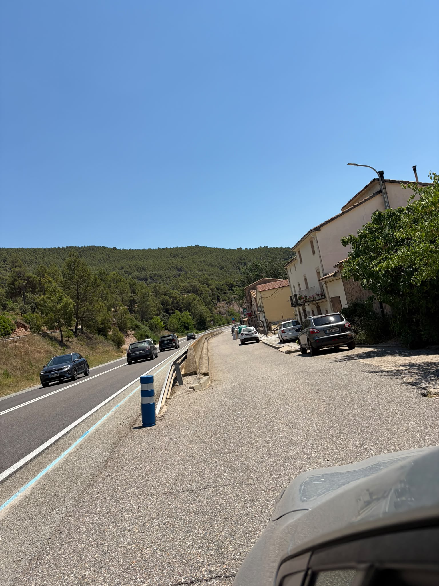 Pas 7 ruta Can Flautes: primer trencall a mà dreta per entrar al restaurant