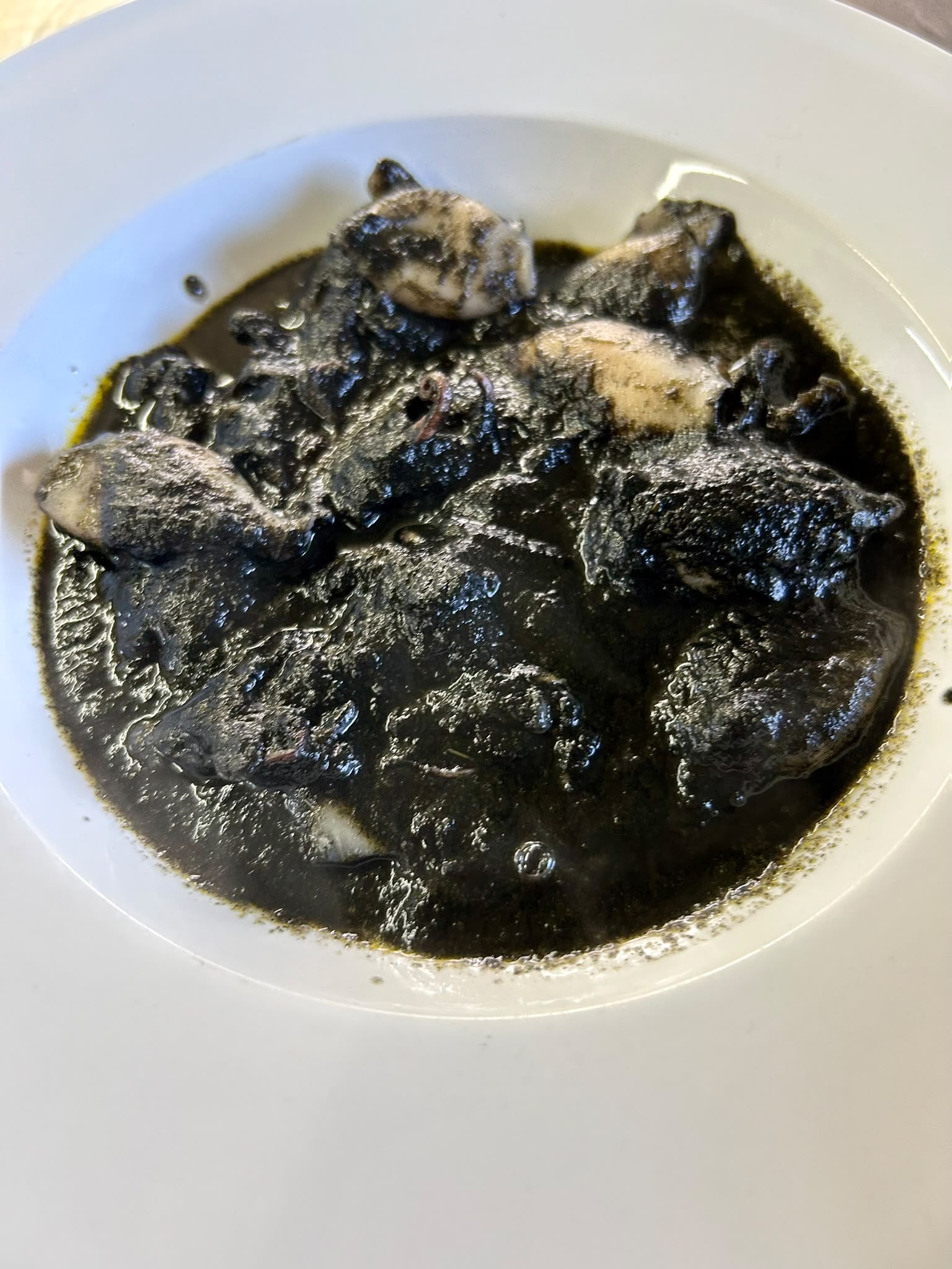 Txipirons amb tinta, esmorzar de forquilla a Can Flautes